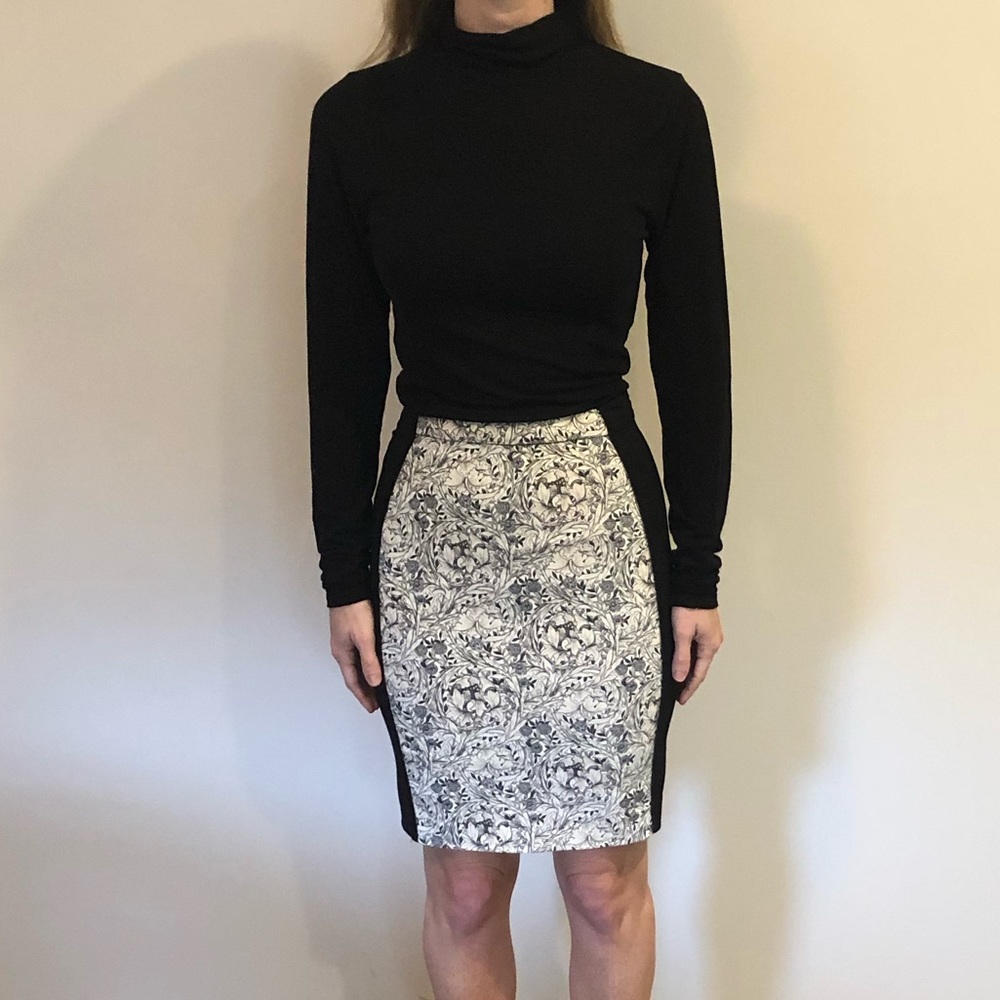 H&M Black Patterned Pencil Skirt